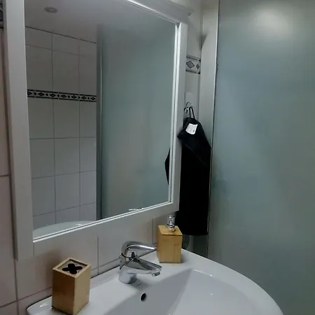Apartment Walls 1 *